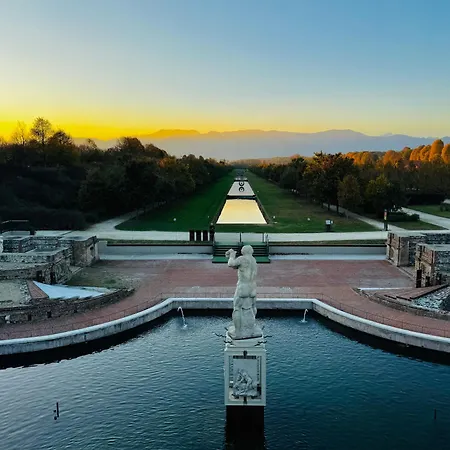 Апартаменты Little's Venaria